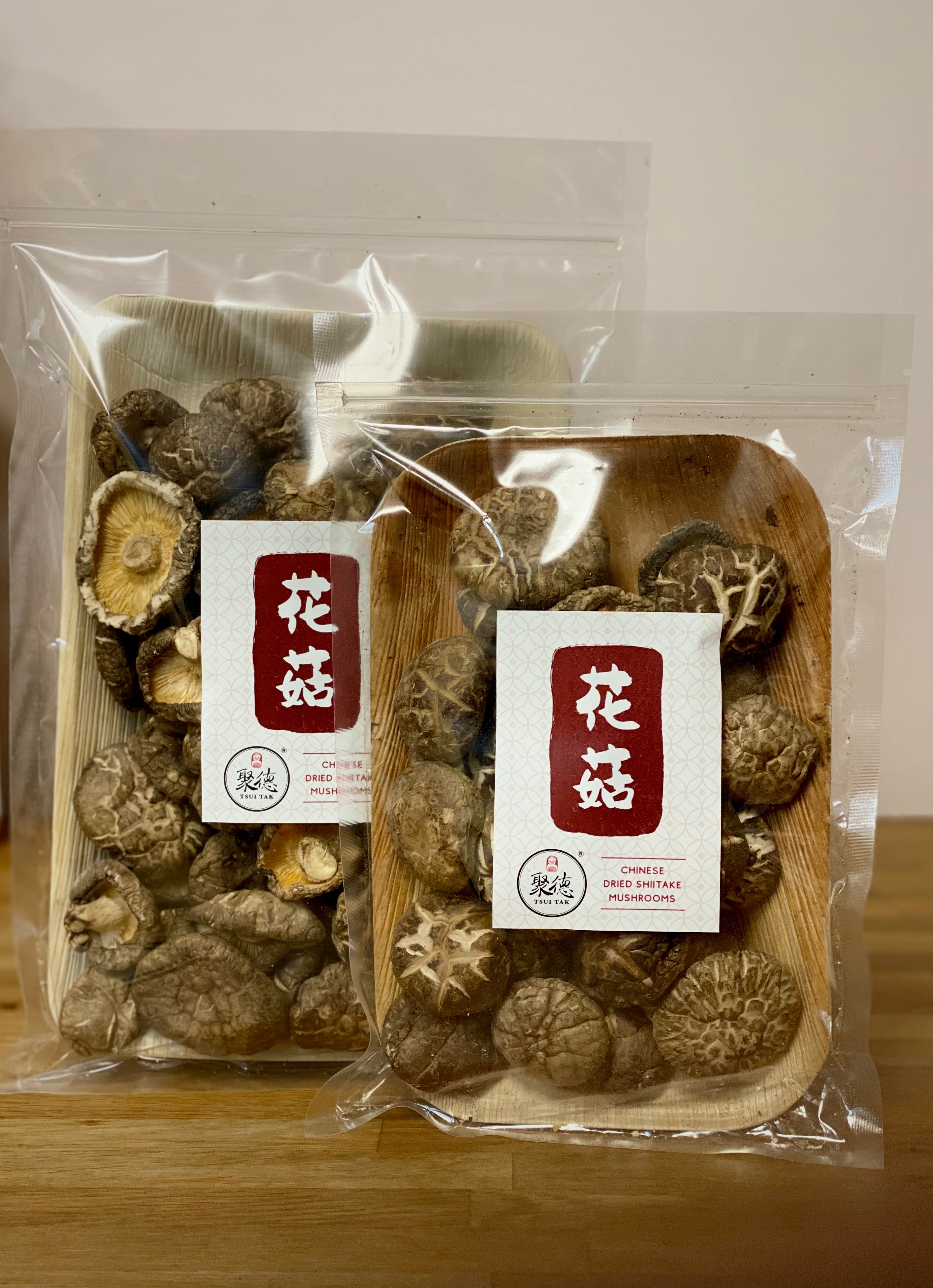 Chinese Dried Shiitake Mushrooms 聚德精選花菇 (100-200g)